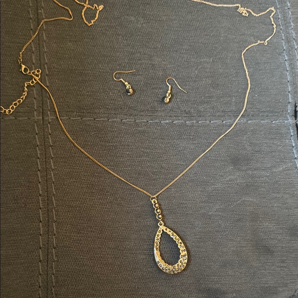 Gold Teardrop Pendant Necklace with Textured Finish